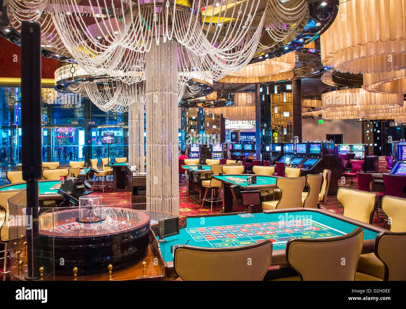 Triple diamond free slots